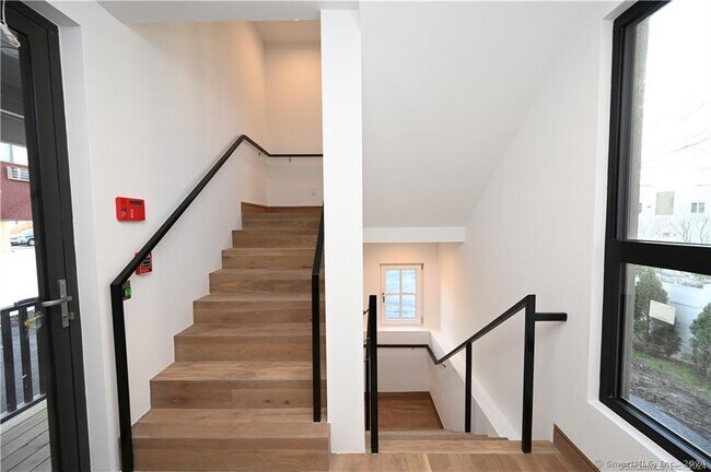 Foto del edificio - 930 Cove Rd