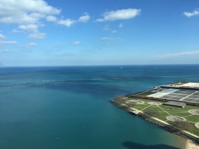 Foto del edificio - 600 N Lake Shore Dr