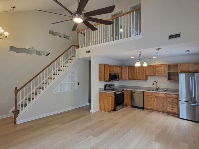 Foto del edificio - End-unit Townhouse, first floor primary