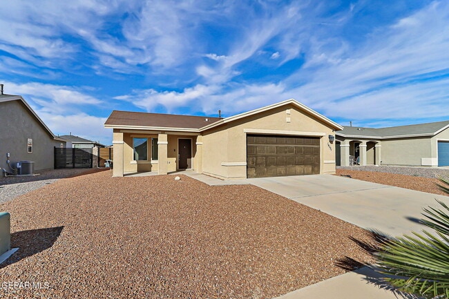 Building Photo - 14321 Paraiso Dr