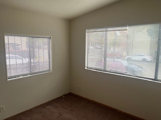 Foto del edificio - Three Bedroom in Temescal