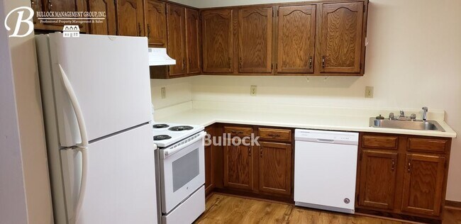 Building Photo - 668 Greenvale Rd NW