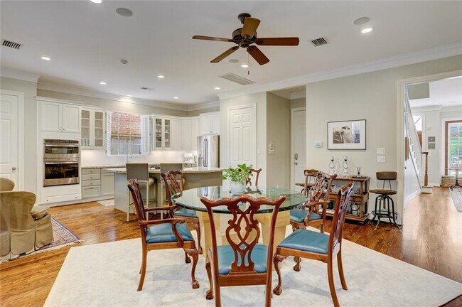 Foto del edificio - 8430 N Hilshire Park Dr