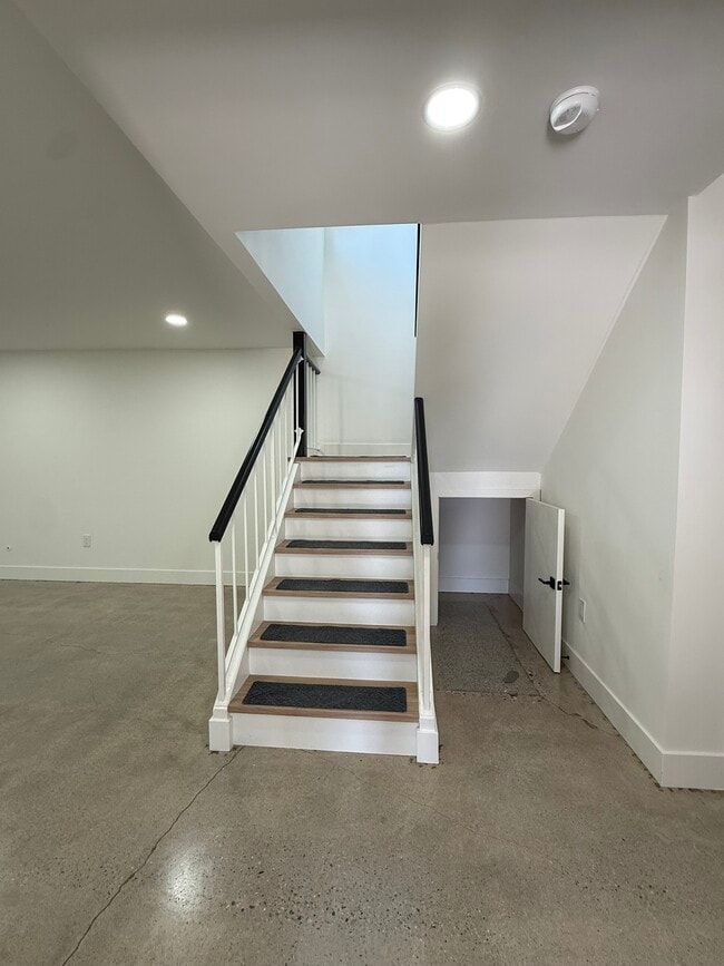 Building Photo - 14962 Rolling Ridge Dr