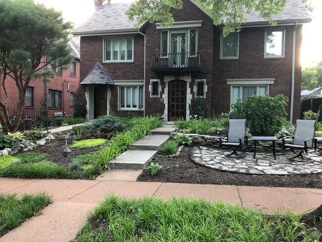 Building Photo - 407 Midvale Ave