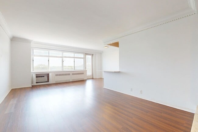 Interior Photo - Dorchester