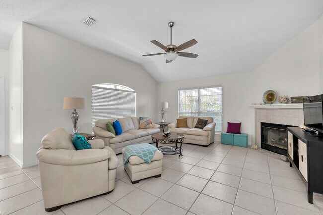 Building Photo - 243 Bay Tree Dr