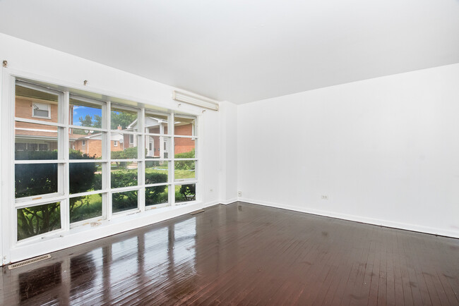 Building Photo - 7749 N Nordica Ave