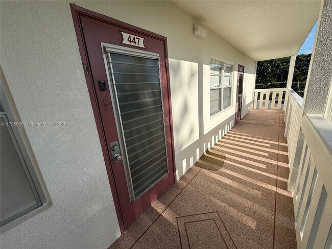 Foto del edificio - 447 Fanshaw K