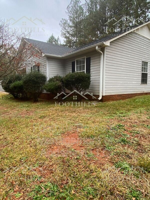 Building Photo - 307 Green Forest Dr