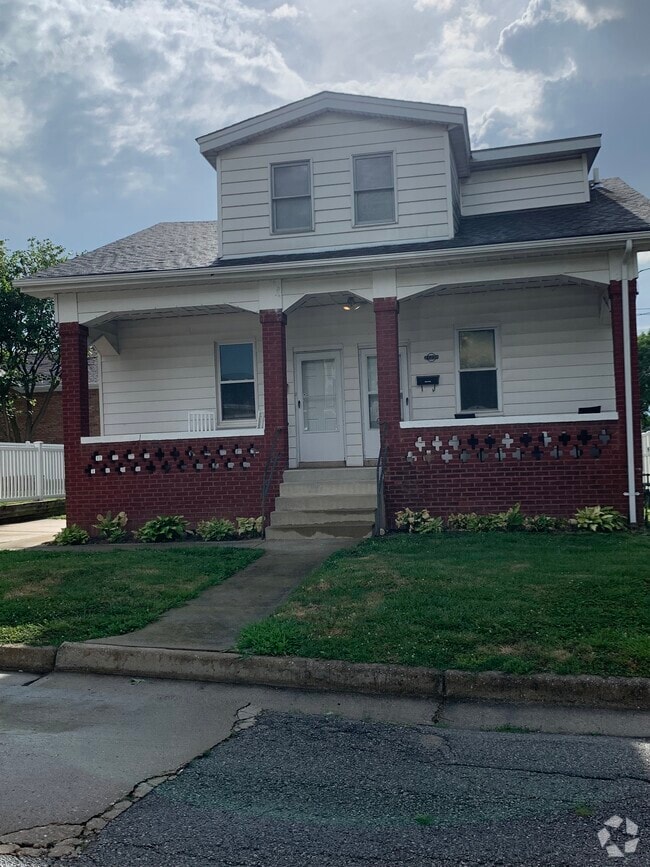 2123 Lilly Ave