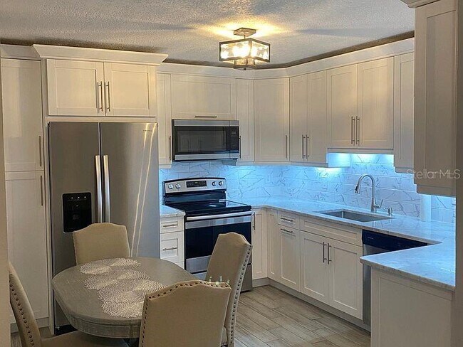 Foto del edificio - 5590 Baywater Dr