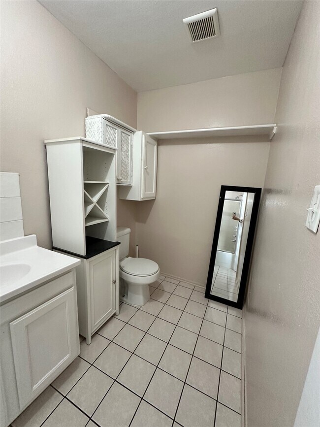 Foto del edificio - 305 N Live Oak St