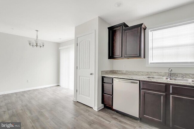 Building Photo - 220 Beechwood Way