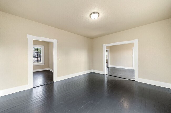 Building Photo - 3 Bedroom/ Bath Culebra Subdivision