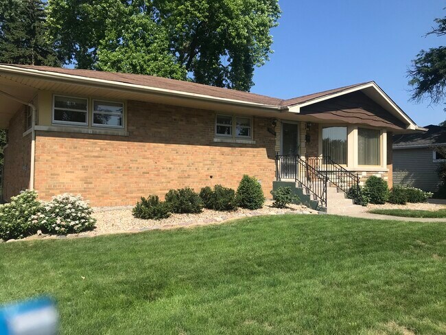 Building Photo - 9230 S 51st Ave