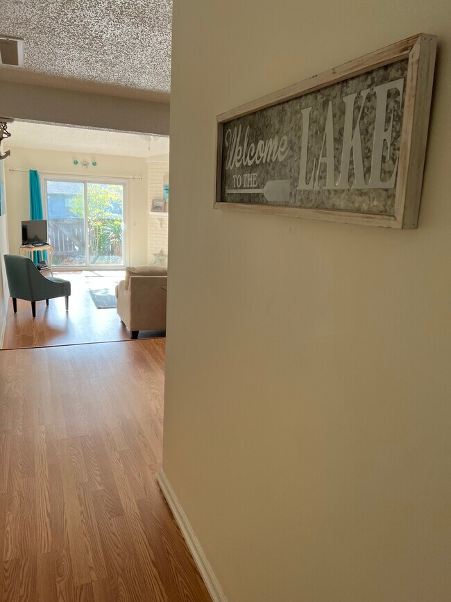 Foto del edificio - 3870 Priest Lake Dr