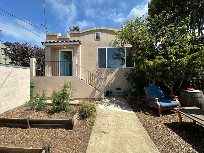 Building Photo - Chic Eclectic Bungalow with ADU Cottage in...