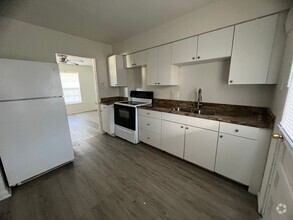 Building Photo - 1111 Reynolds St