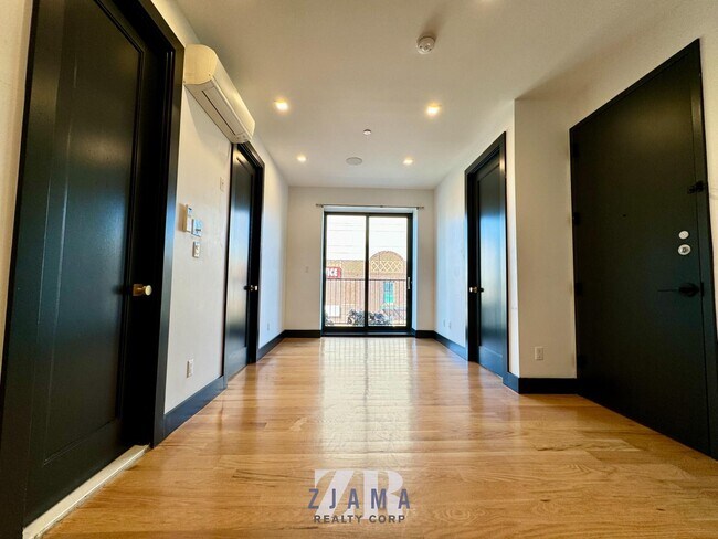 Foto del edificio - 561 Fourth Avenue