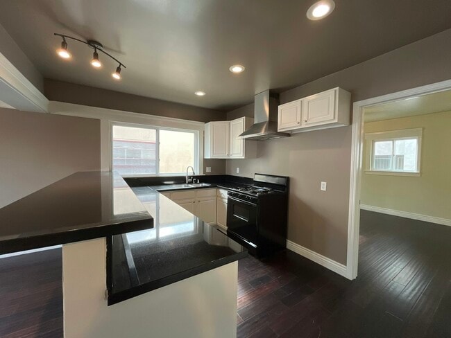 Building Photo - 17 Bonito Ave