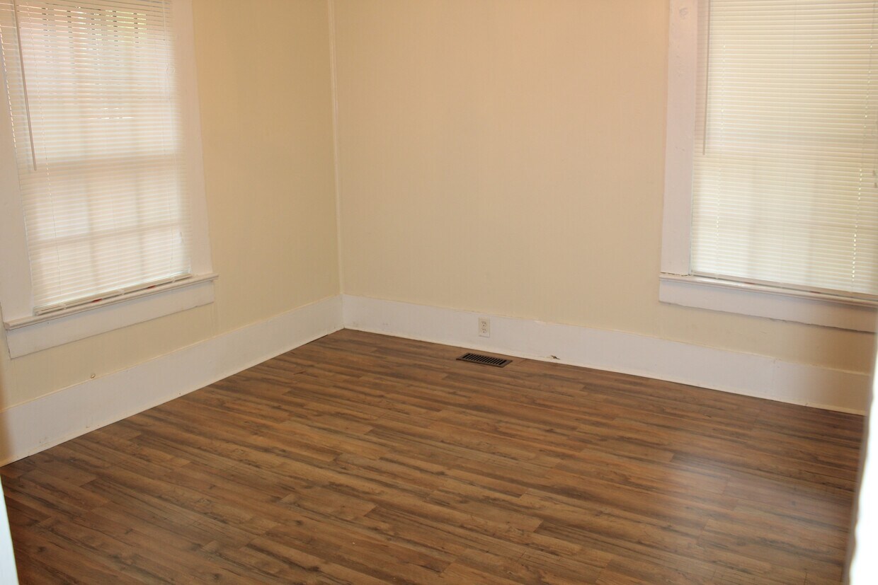 Building Photo - 1435 E Broad St