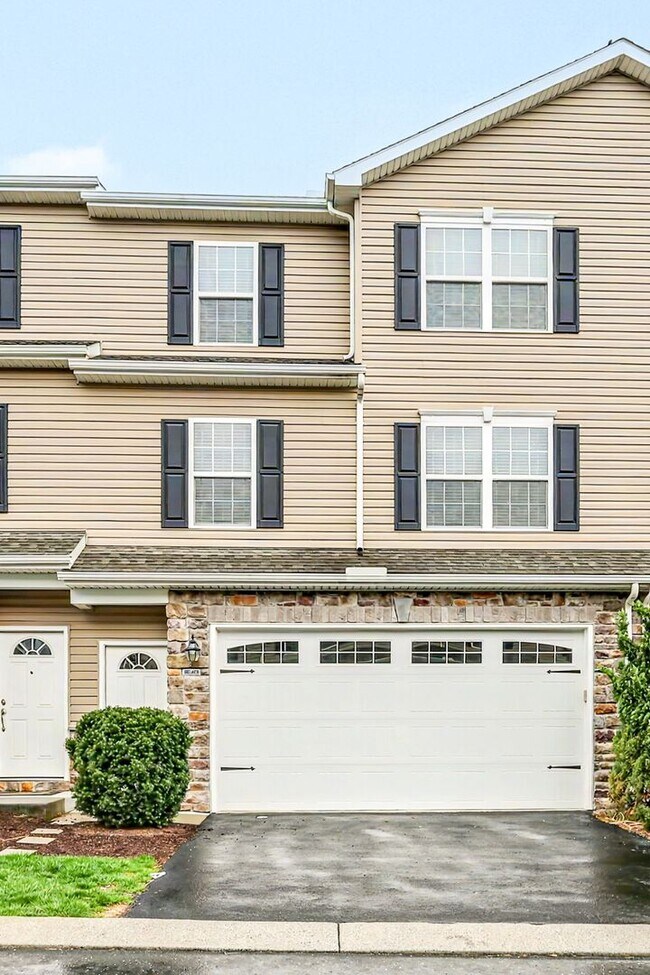 Foto del edificio - Three bedroom, 2.5 townhome in Mechanicsburg near Trindle Rd.