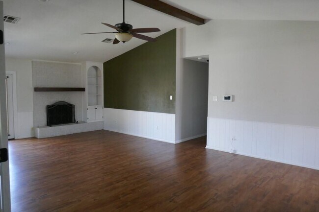 Foto del edificio - 2315 NE Village Dr