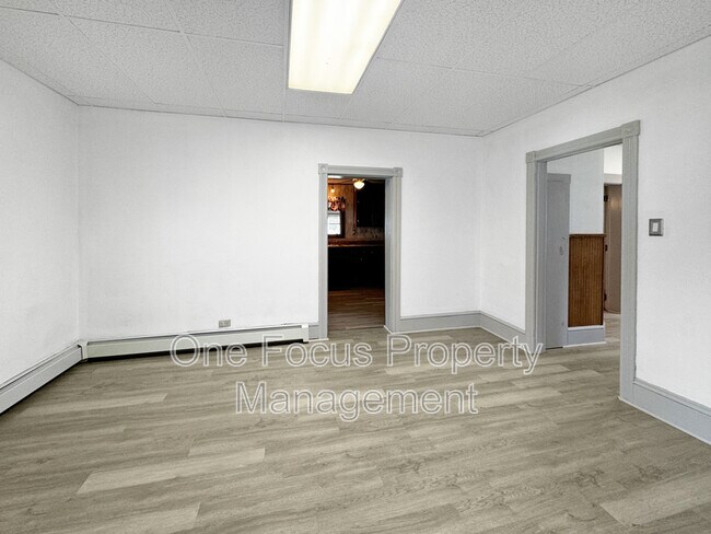 Building Photo - 154 Main St