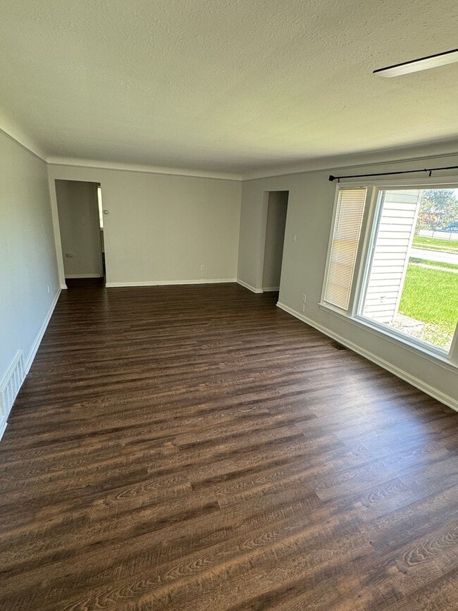 Building Photo - Natural Light & Beauty