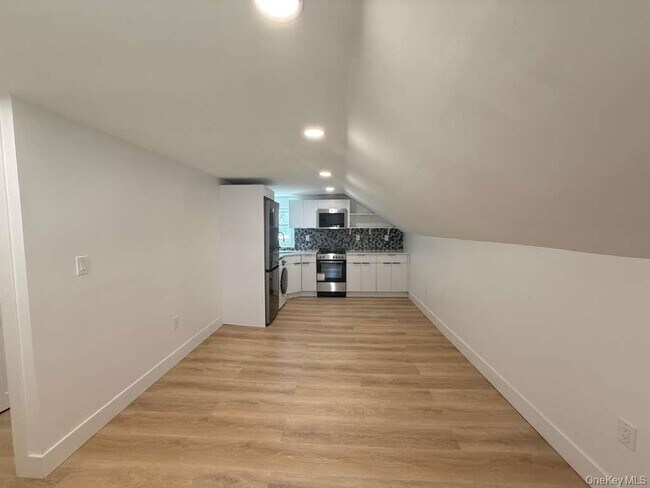 Foto del edificio - 99 Cedar Hill Ave