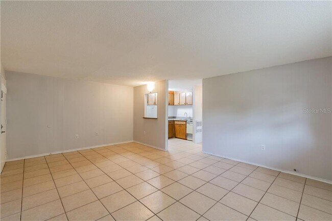 Building Photo - 2210 Thonotosassa Rd
