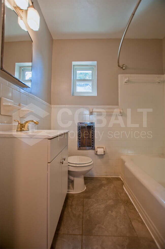 Foto del edificio - 767 Greenwood Ave NE