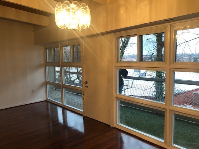 Livingroom/Dining Area - 1702 Hannon St