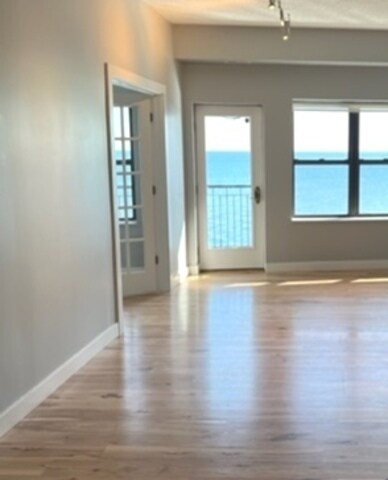 Foto del edificio - 7625 N Eastlake Terrace