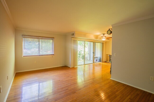 Building Photo - Lovely 2 BR/1 BA Condo in North Bethesda!