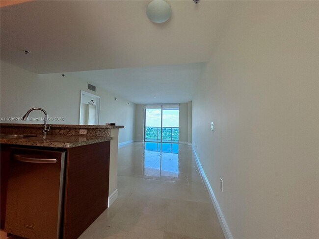 Building Photo - 2641 N Flamingo Rd