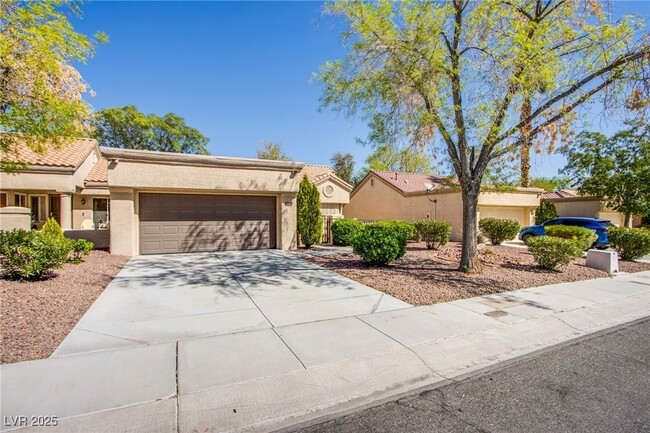 Building Photo - 8832 Villa Ridge Dr
