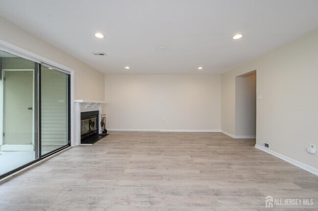 Foto del edificio - 17 Chelmsford Ct