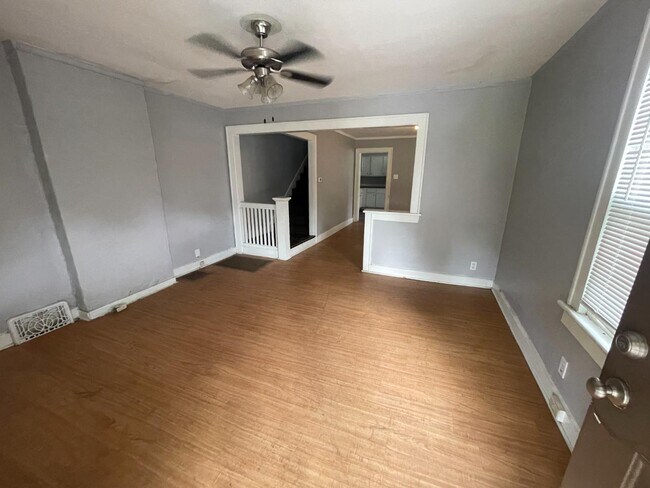Foto del edificio - 2405 E 16th St