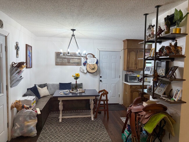 Building Photo - 3153 Roosevelt Dr