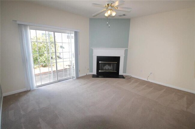 Building Photo - 1500 Cove Creek Cir