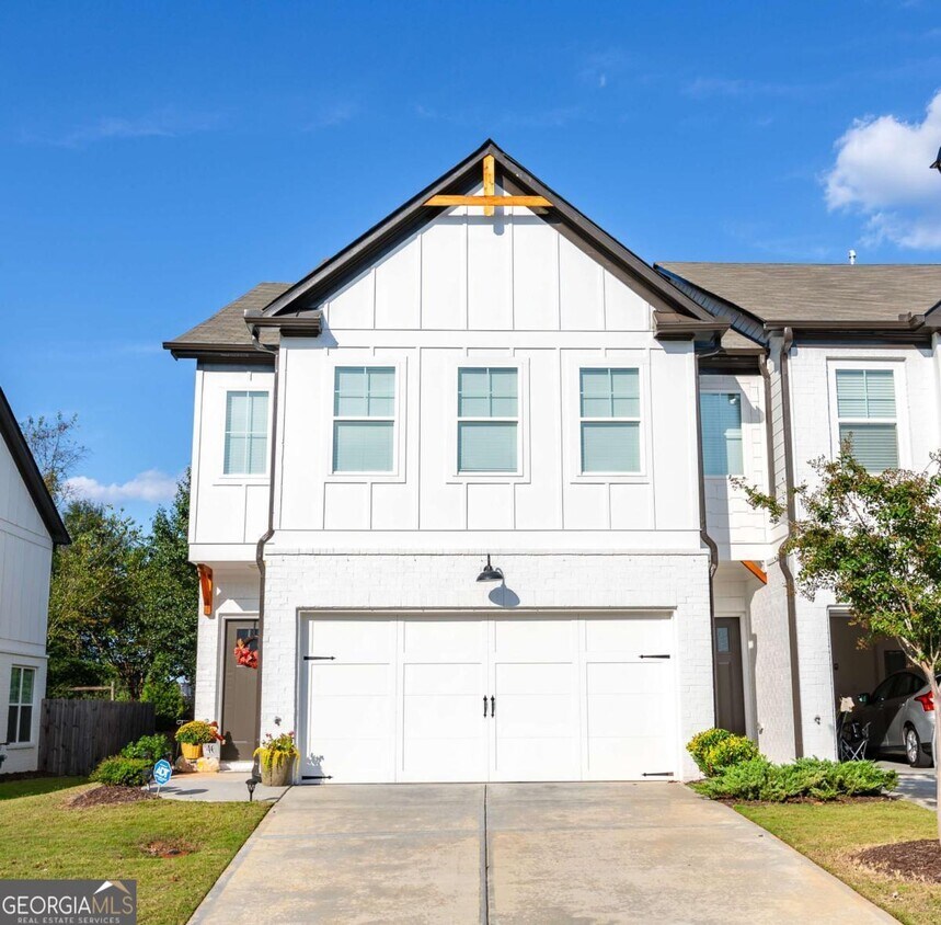 Primary Photo - 46 Cannondale Dr