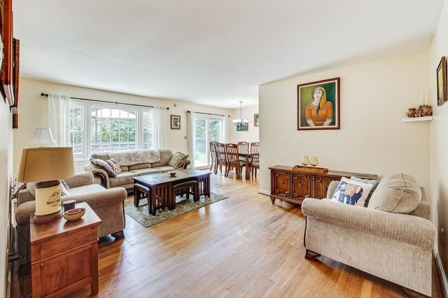 Building Photo - Nice SF 4bed+ 3 bath / close to Metro