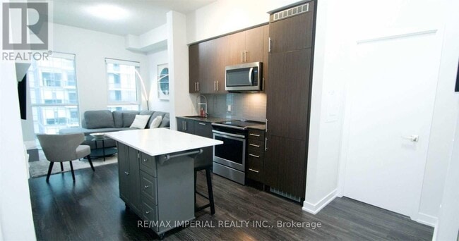 Photo du bâtiment - 4055 Parkside Village Dr