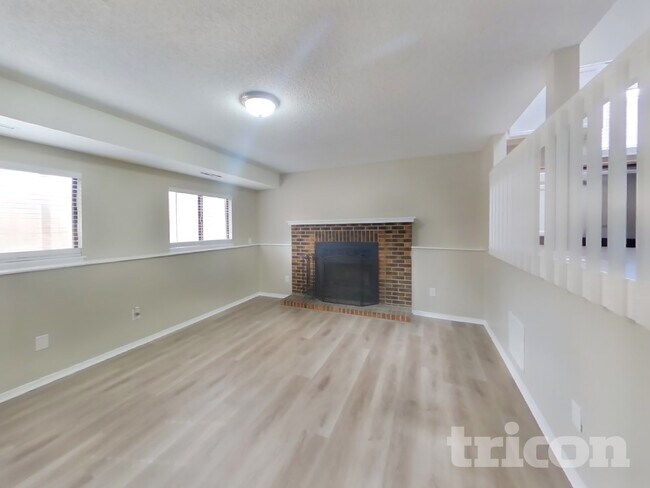 Building Photo - 3370 Bridgewater Dr