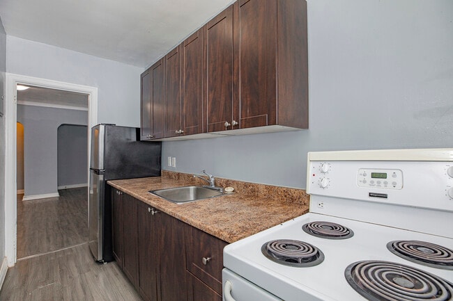 Building Photo - 340 Tillbury Ave