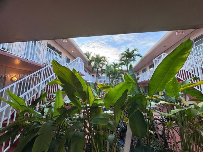 Foto del edificio - 7840 Harding Ave