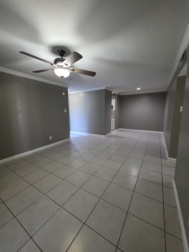 Building Photo - 12500 Sandpiper Dr