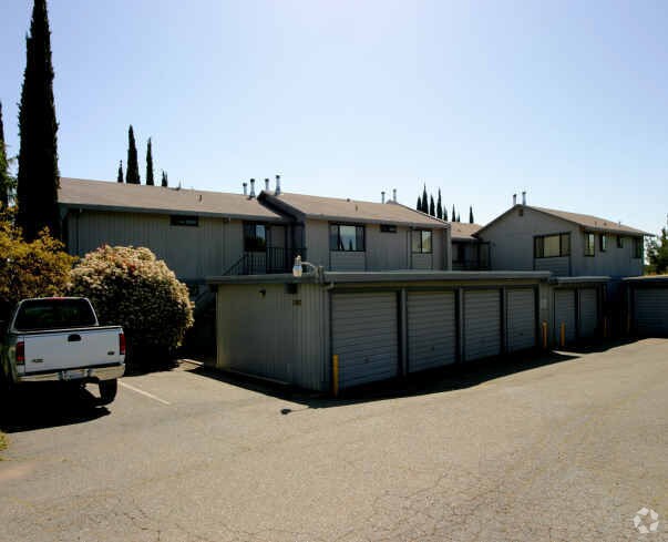 Building Photo - 3290 La Canada Dr